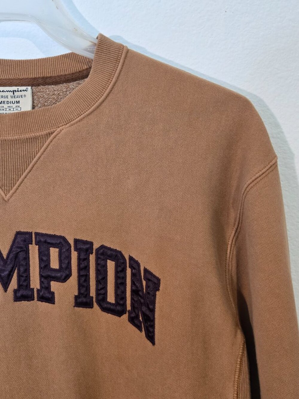 Champion cropped crew neck sweatshirt size M tan khaki light brown purple logo u - Picture 5 of 6